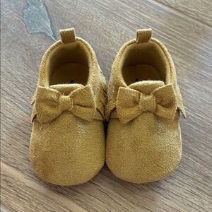 Gerber Golden Moccasins with Bow 0-3M